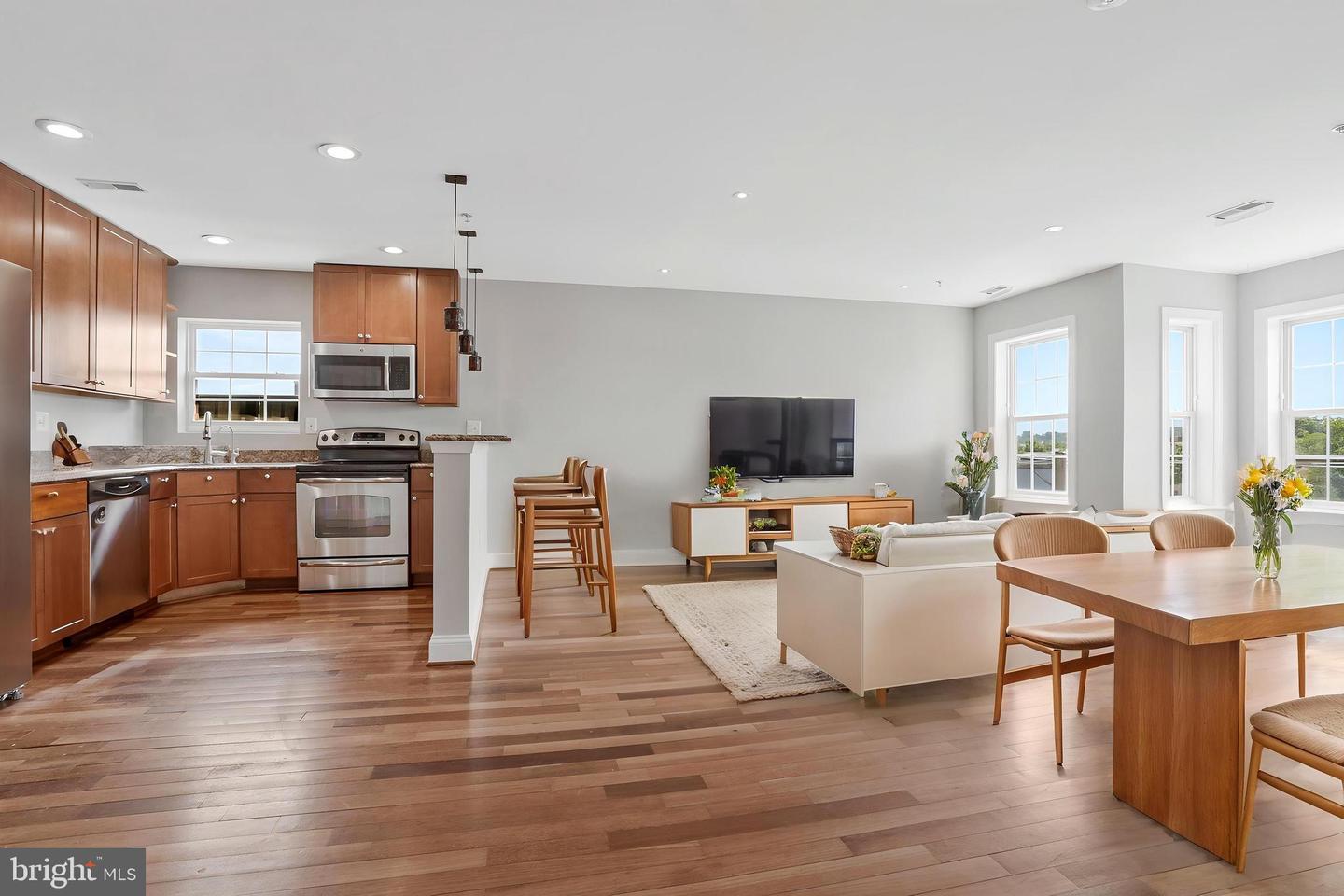 911 Kennedy Street NW #11