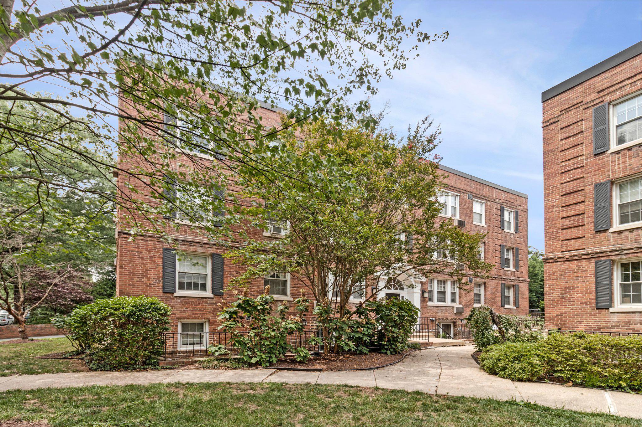 4491 NW Macarthur Boulevard NW #102