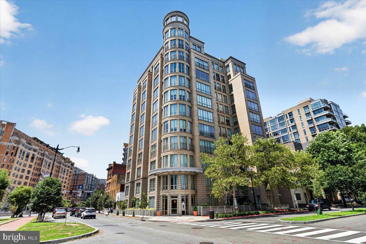 301 Massachusetts Avenue NW #902