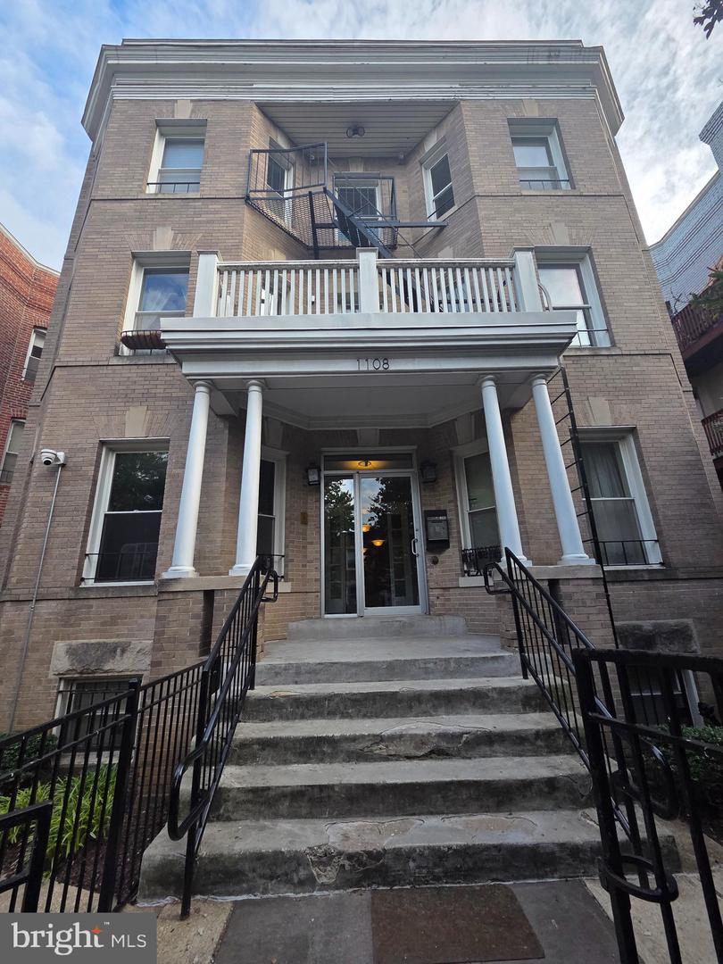 1108 Columbia Road NW #202