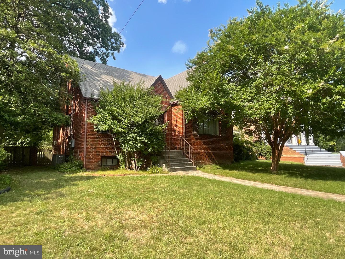 405 Van Buren Street NW