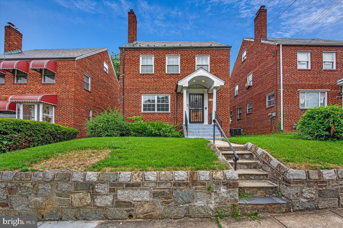 6015 3rd Street NE
