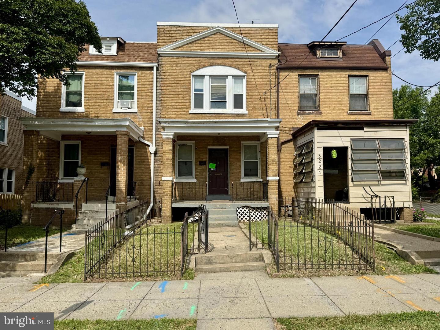 3222 10th Street NE