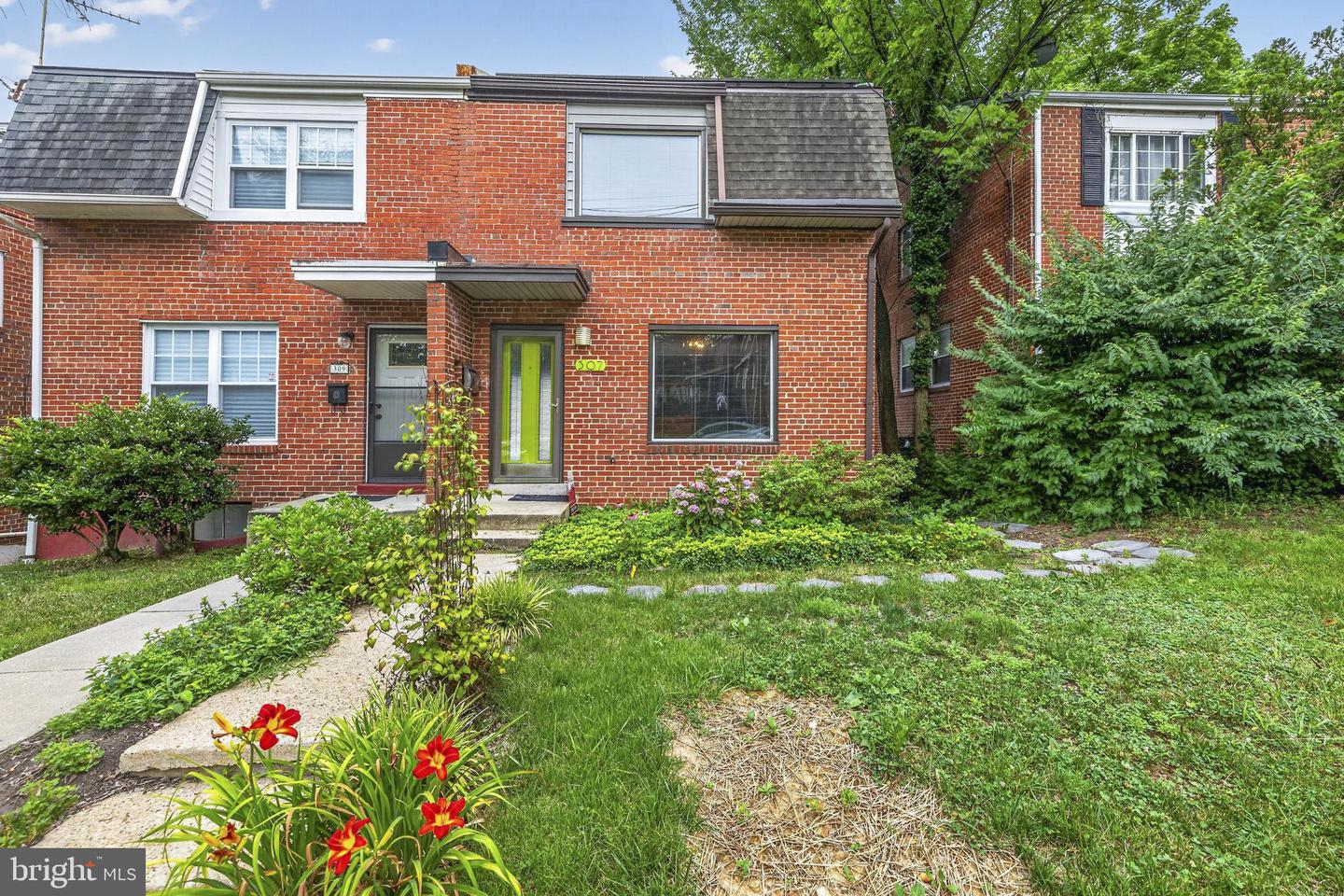 307 Nicholson Street NE