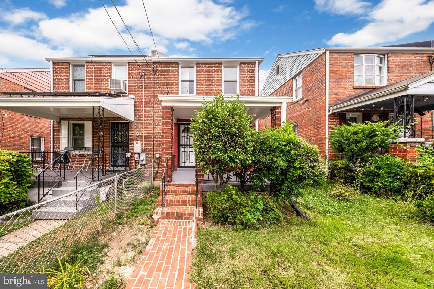 717 Emerson Street NE