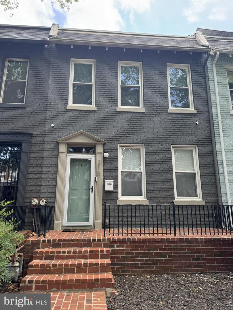 215 15th Street NE