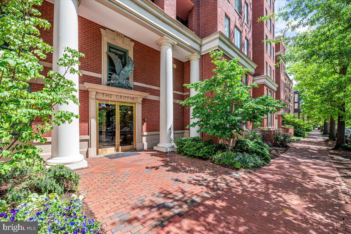955 26th Street NW #409