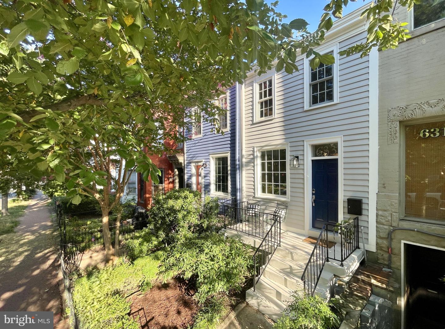 633 Constitution Avenue NE