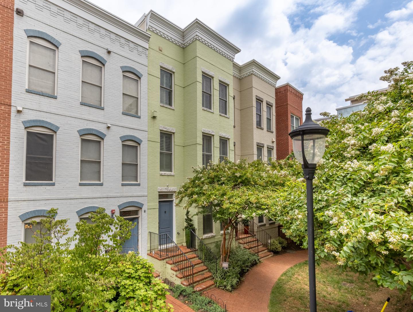914 4th Street SE