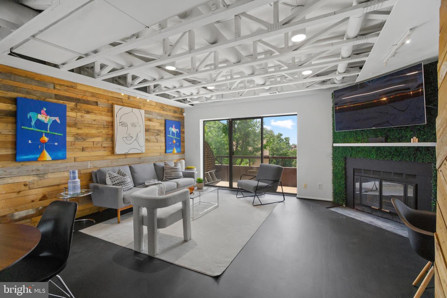 42 Hawthorne Court NE #42