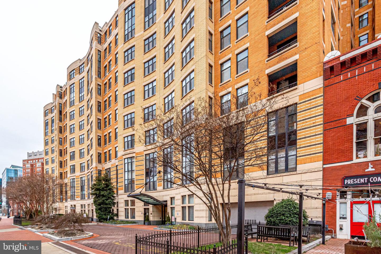 400 Massachusetts Avenue NW #803