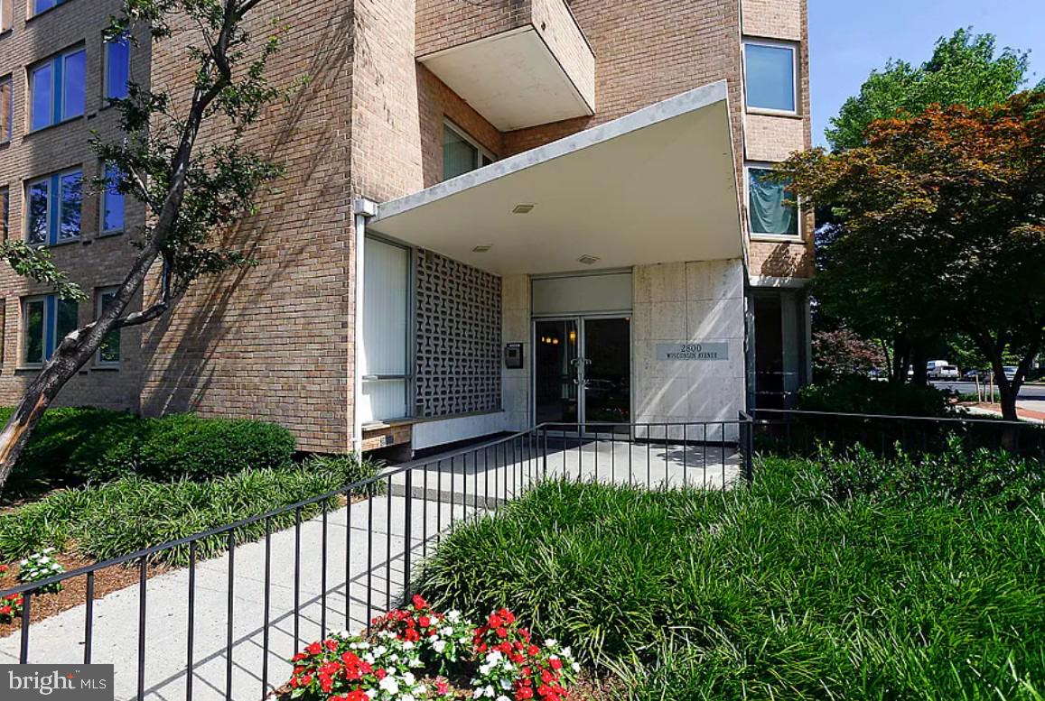 2800 Wisconsin Ave NW #405