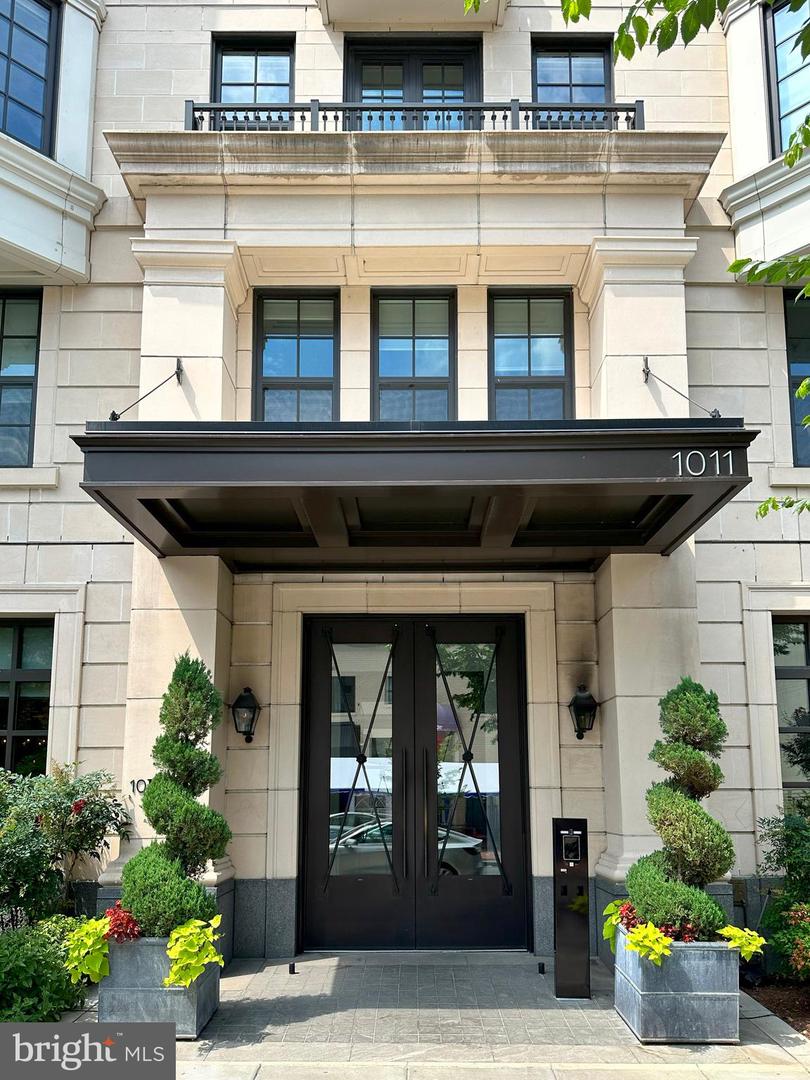 1011 M Street NW #208