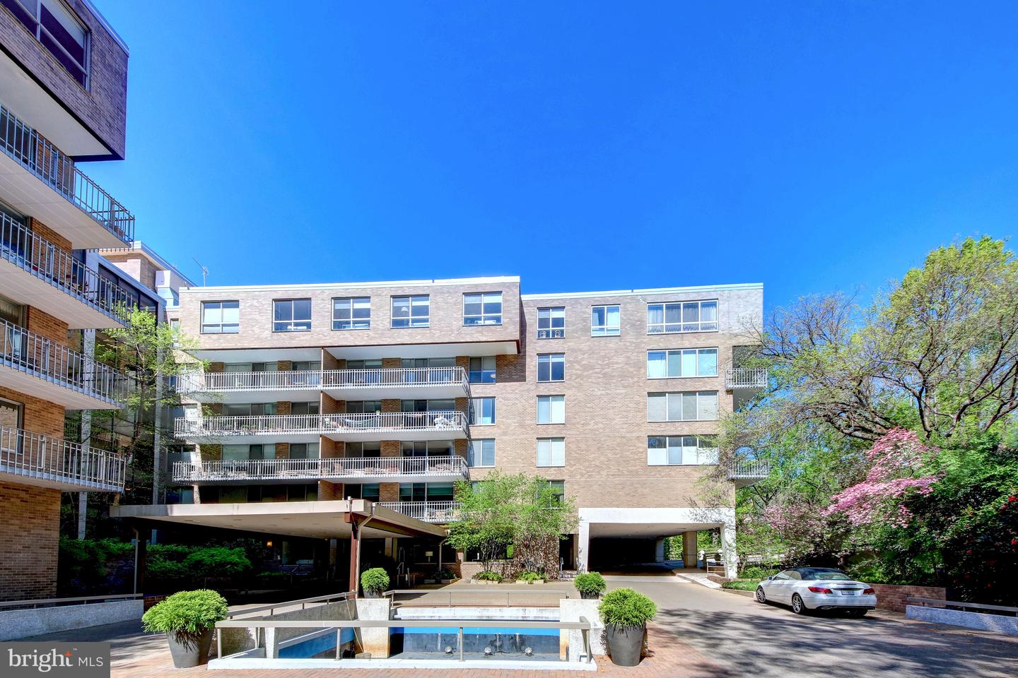 4100 Cathedral Avenue NW #805
