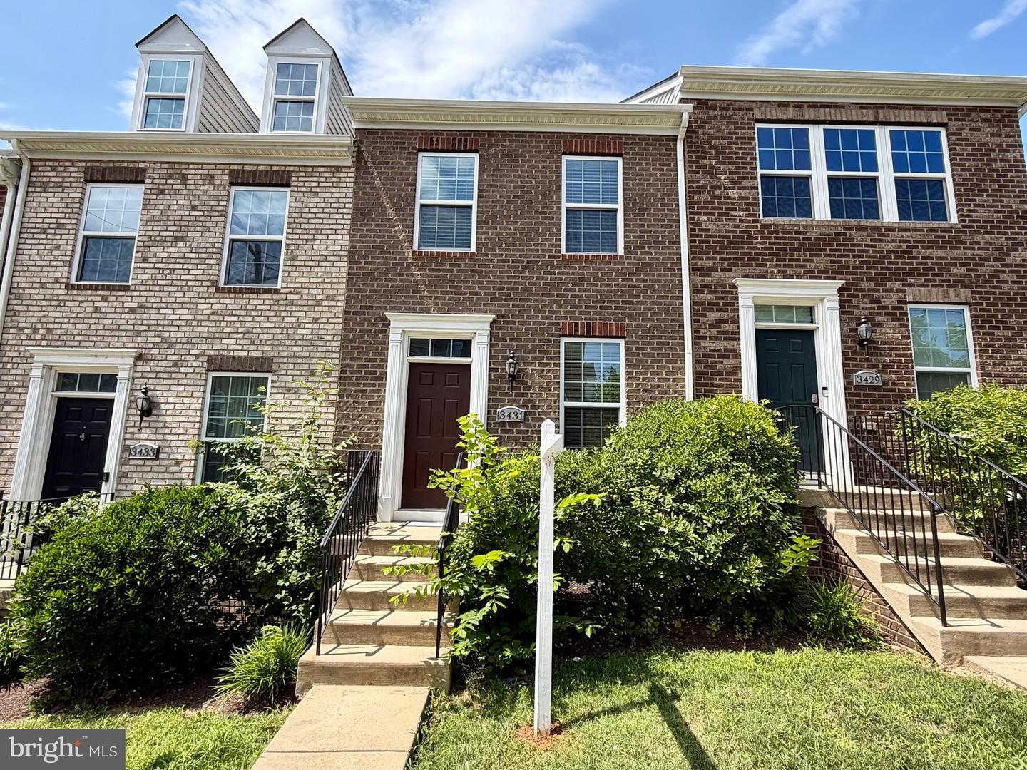 3431 10th Place SE