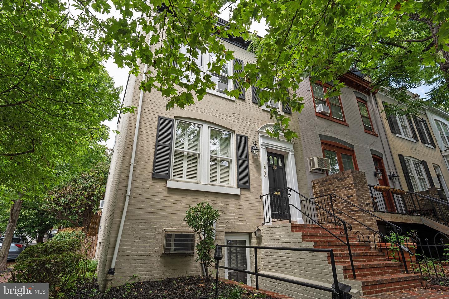 1640 33rd Street NW