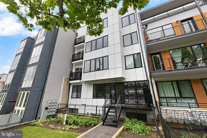 2209 M Street NE #1