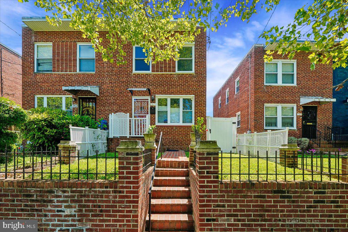767 Kennedy Street NE