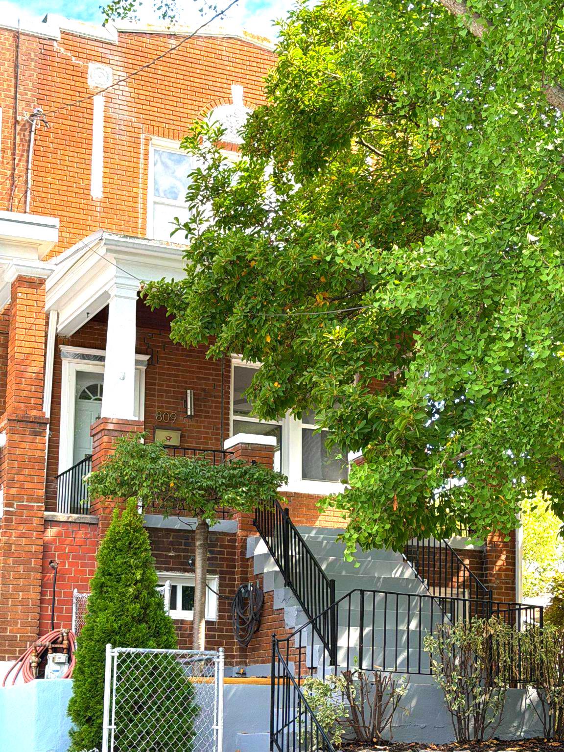 809 Delafield NW