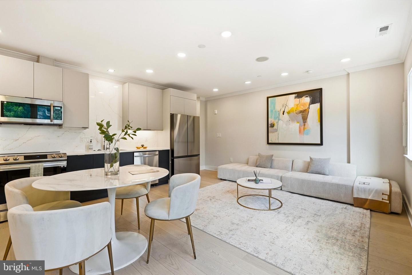 2305 Nicholson SE #202
