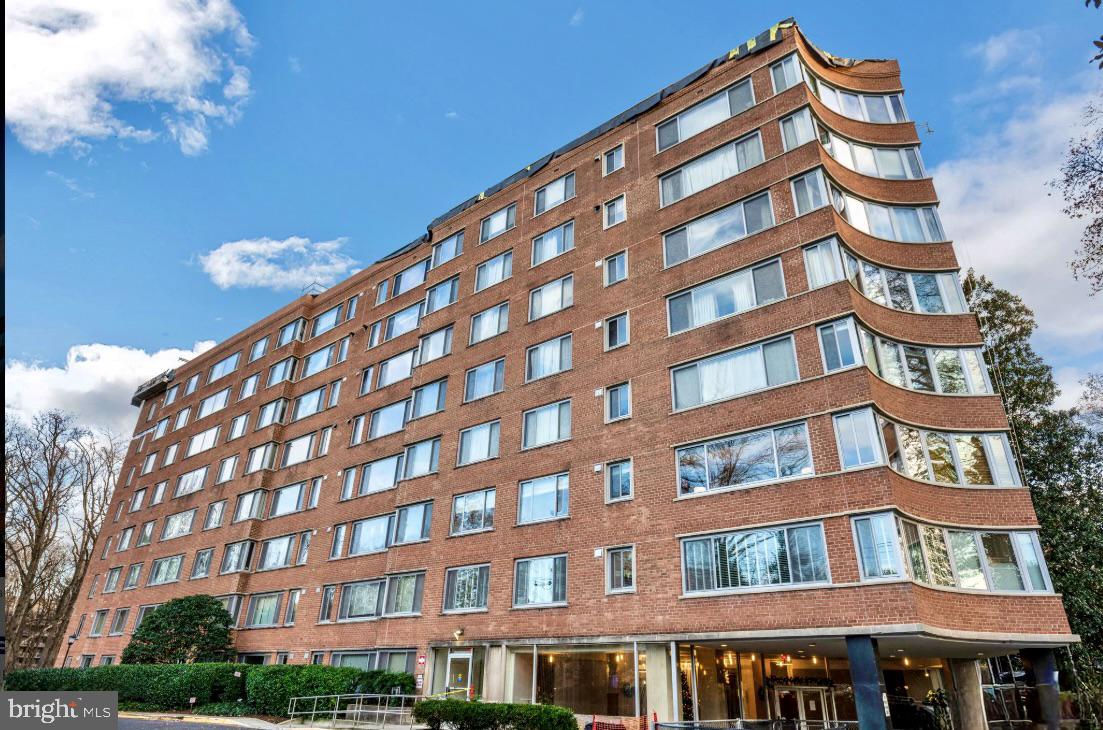 4200 Cathedral Avenue NW #712a
