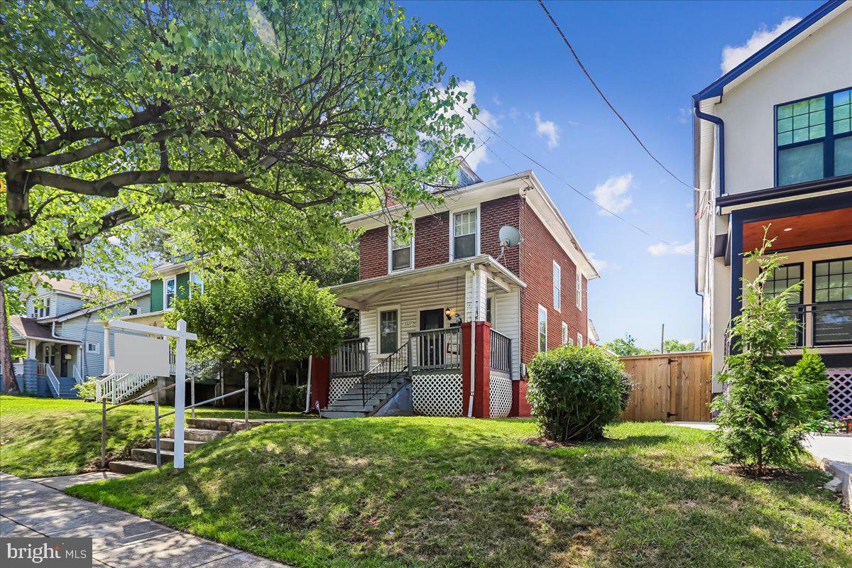 2227 Newton Street NE