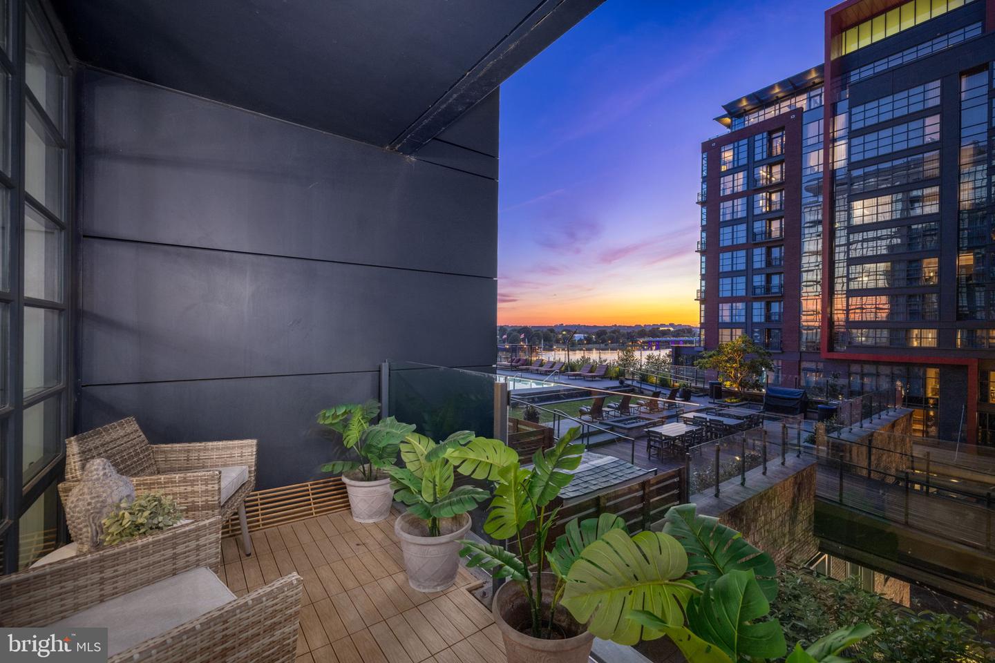 45 Sutton Square SW #406
