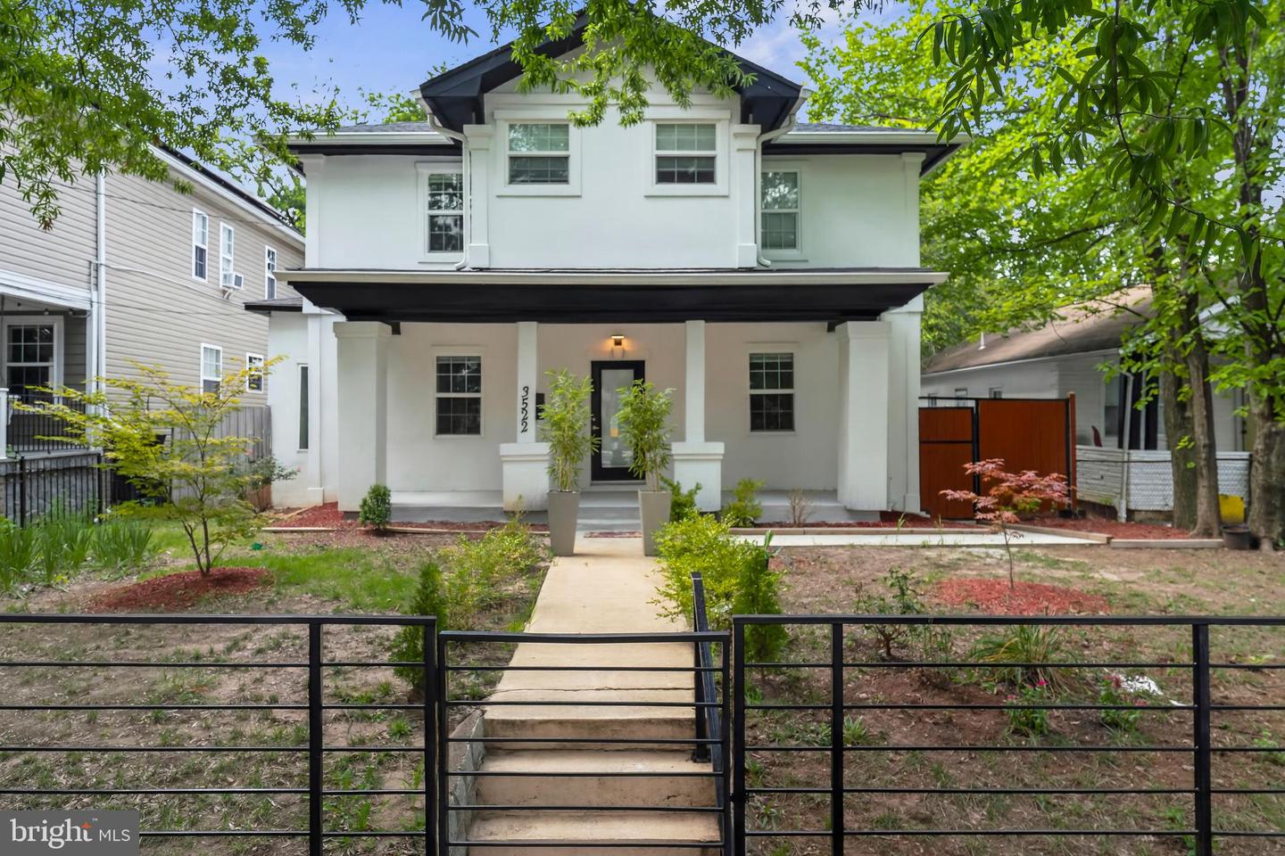 3522 South Dakota Avenue NE