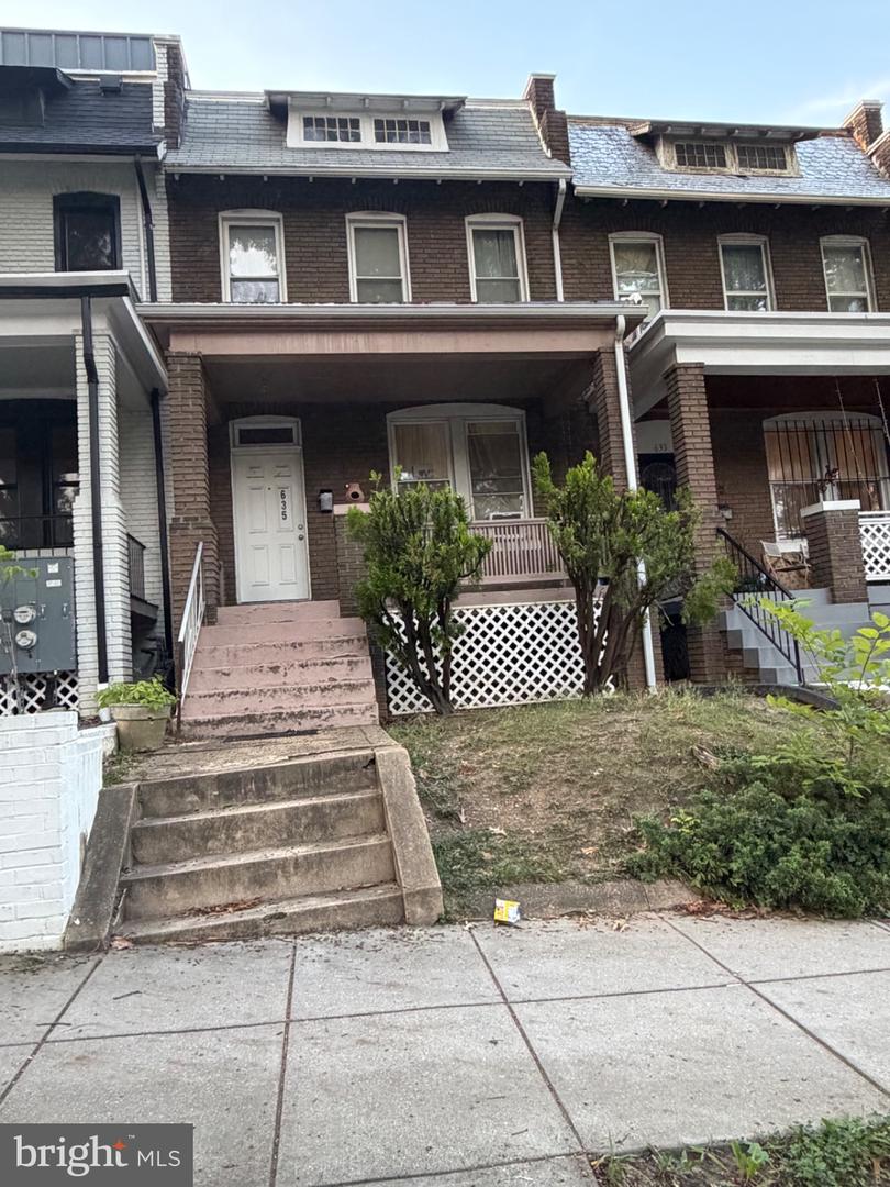 635 Irving Street NW