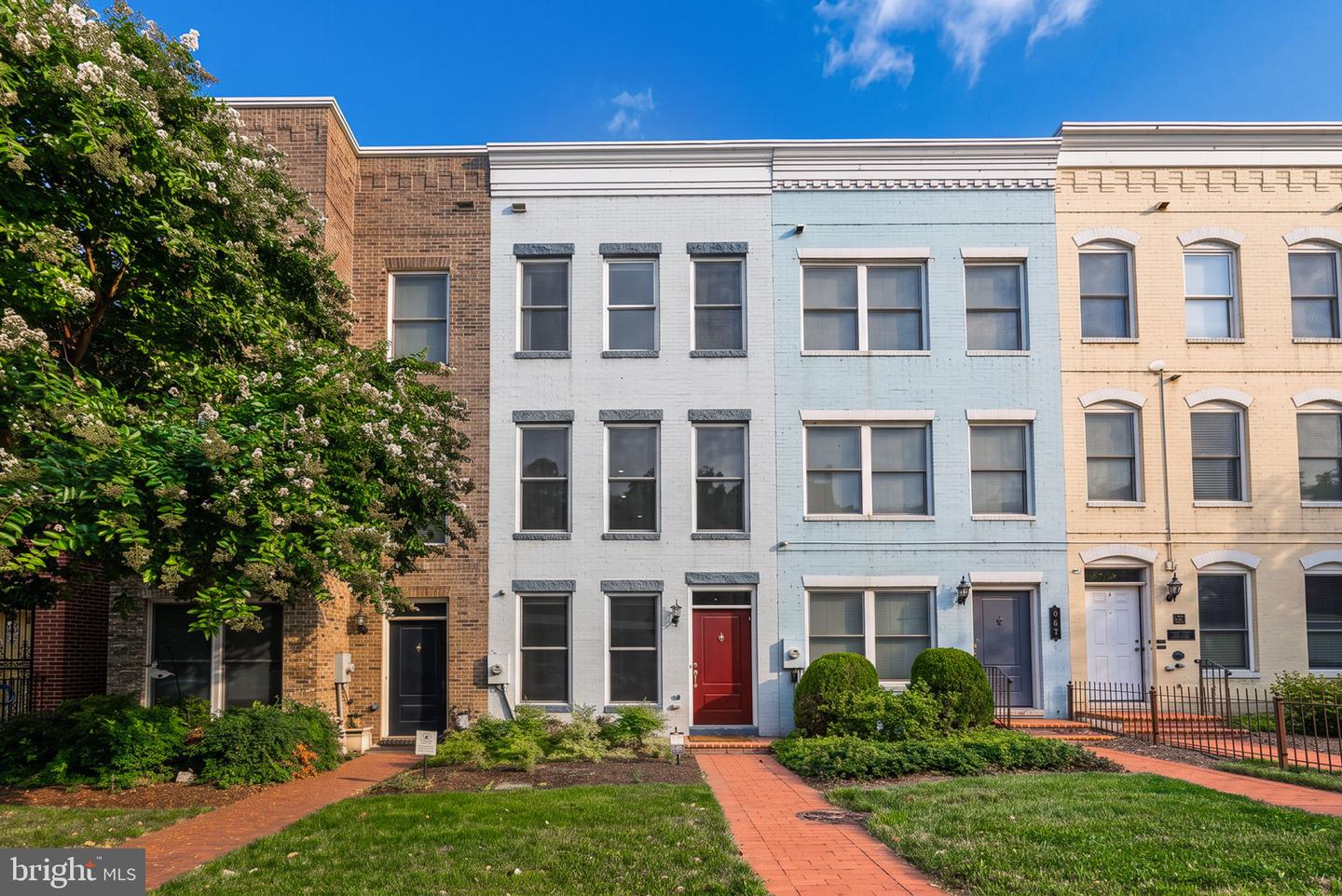 909 5th Street SE
