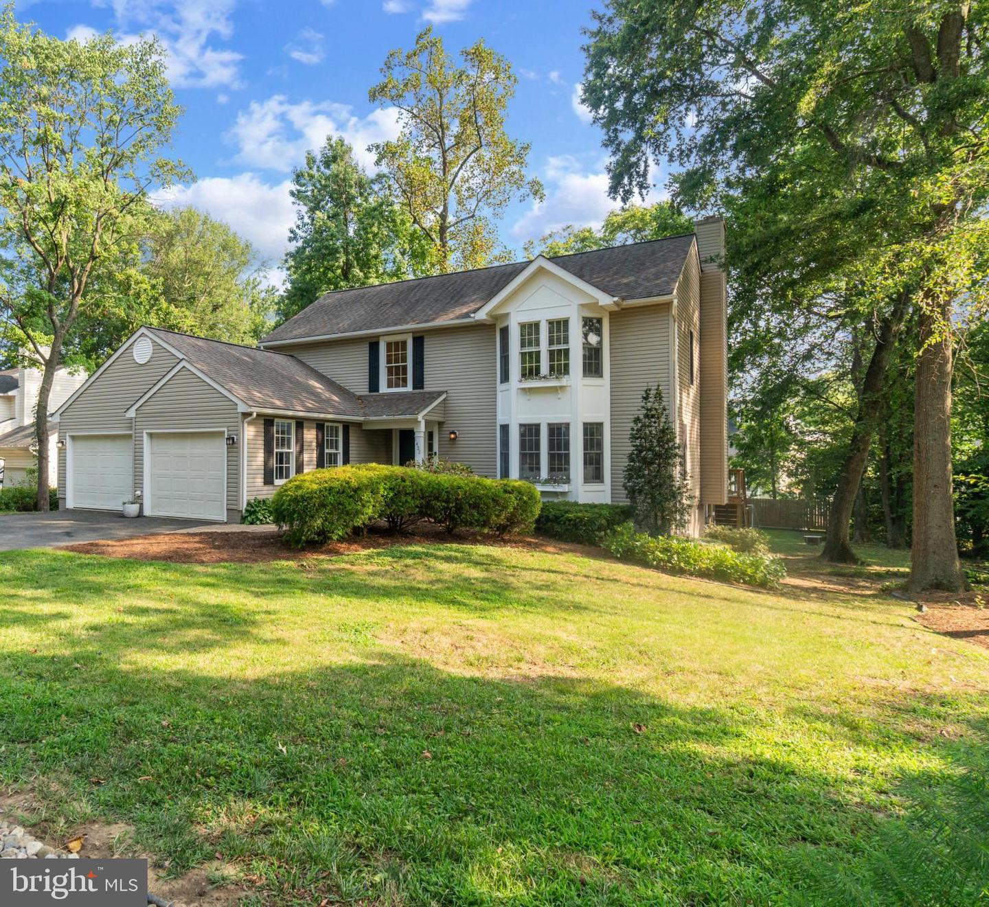 1432 Oak Bluff Road, Edgewater