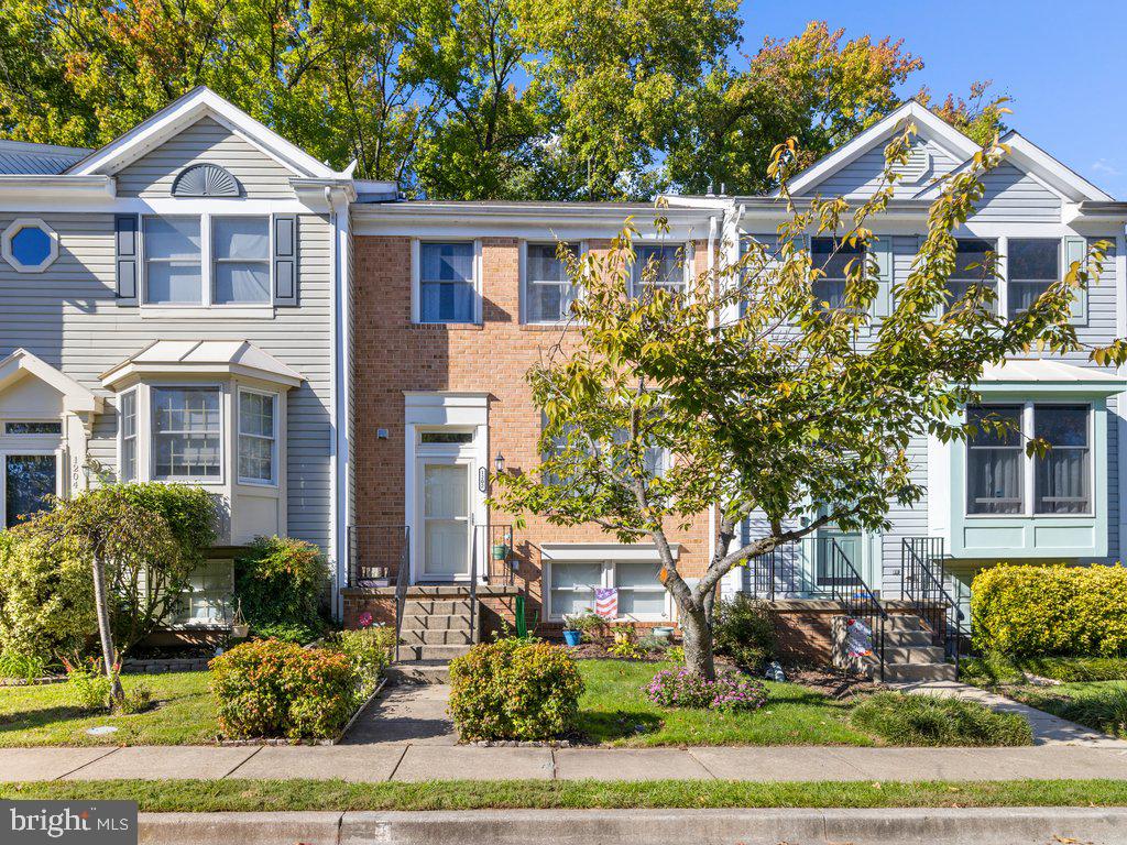 1202 Swanhill, Chestnut Hill Cove