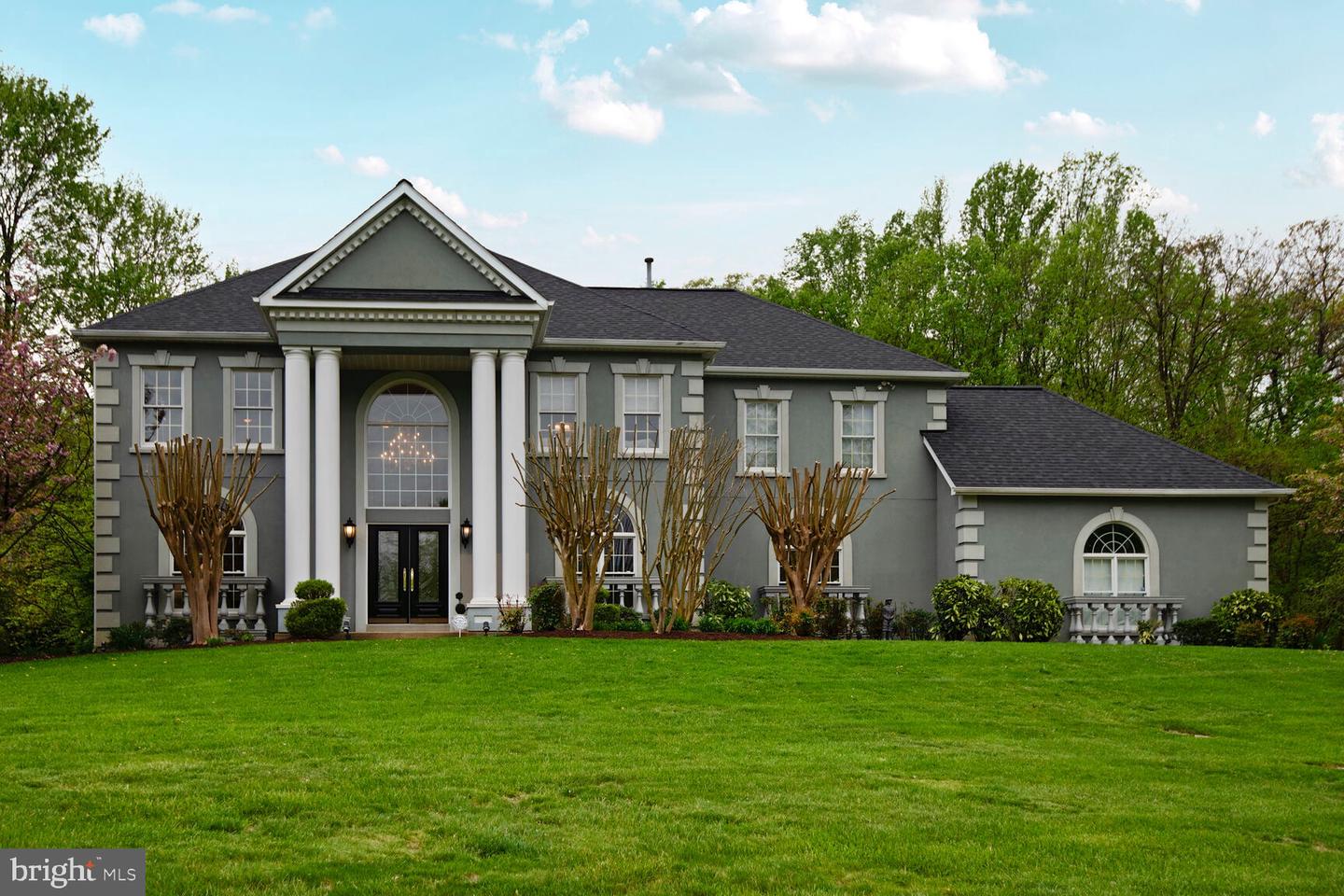 1 Perder Lane, Edgewater