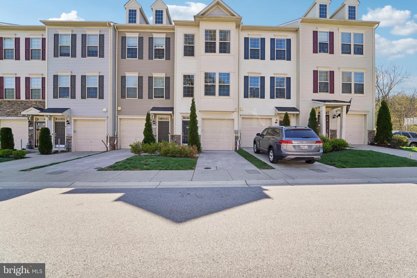 8205 Hollow Court, Severn