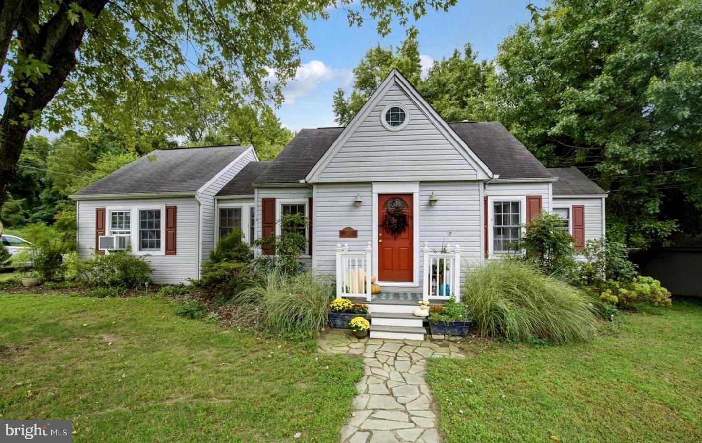 1427 Mildred Place, Edgewater