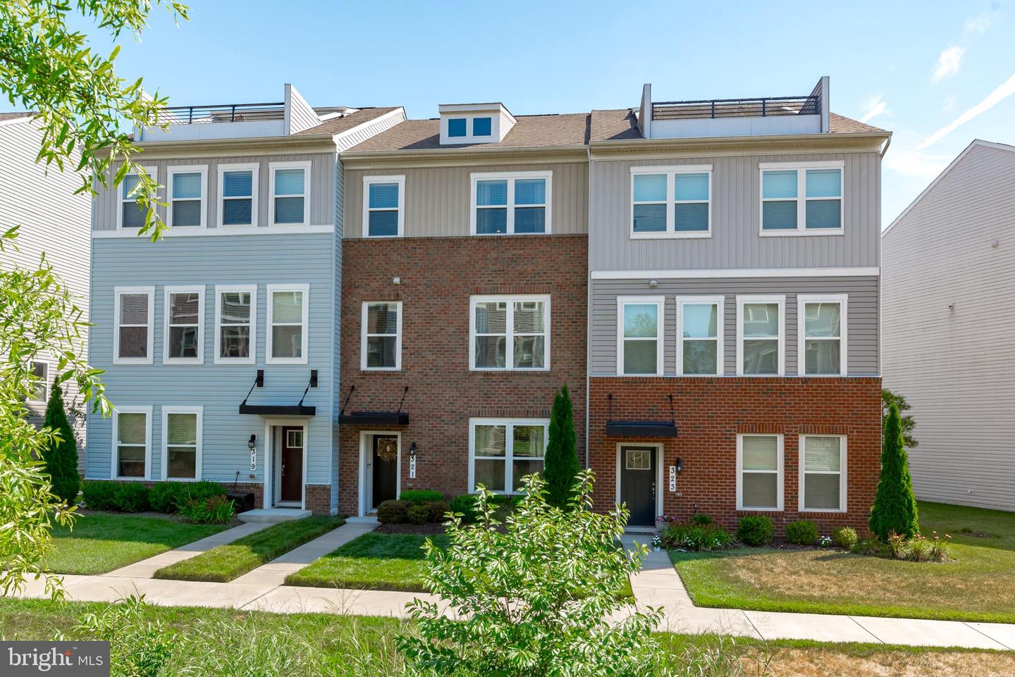321 Bright Light Court, Edgewater