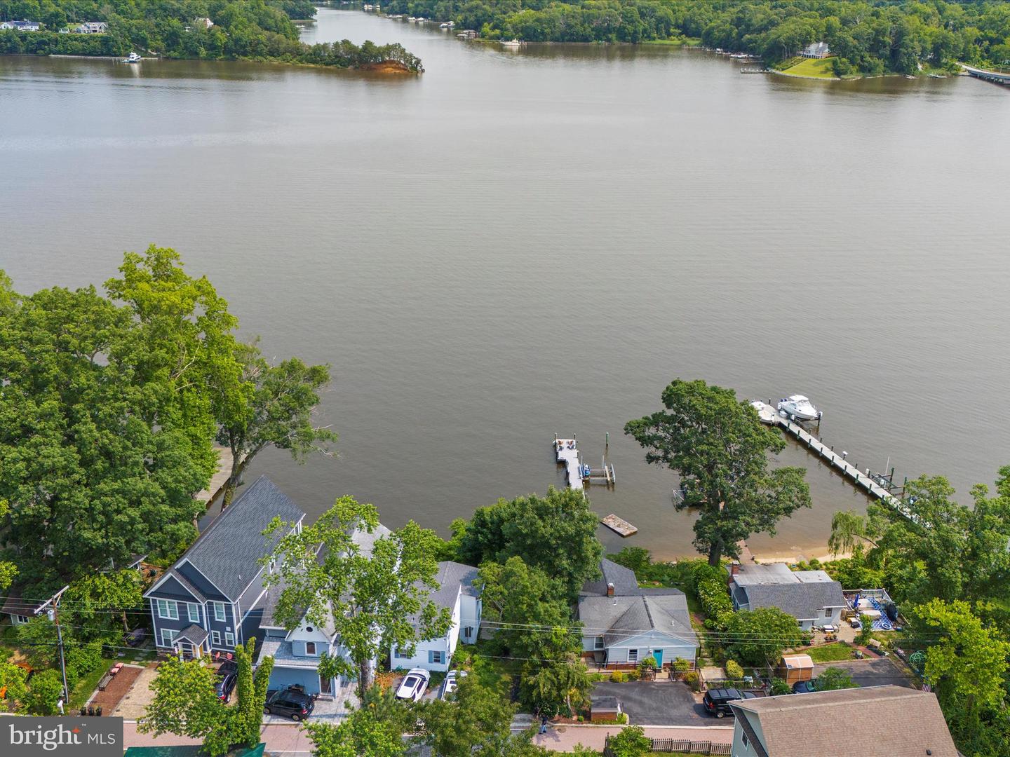 8 Shore Walk Road, Riva