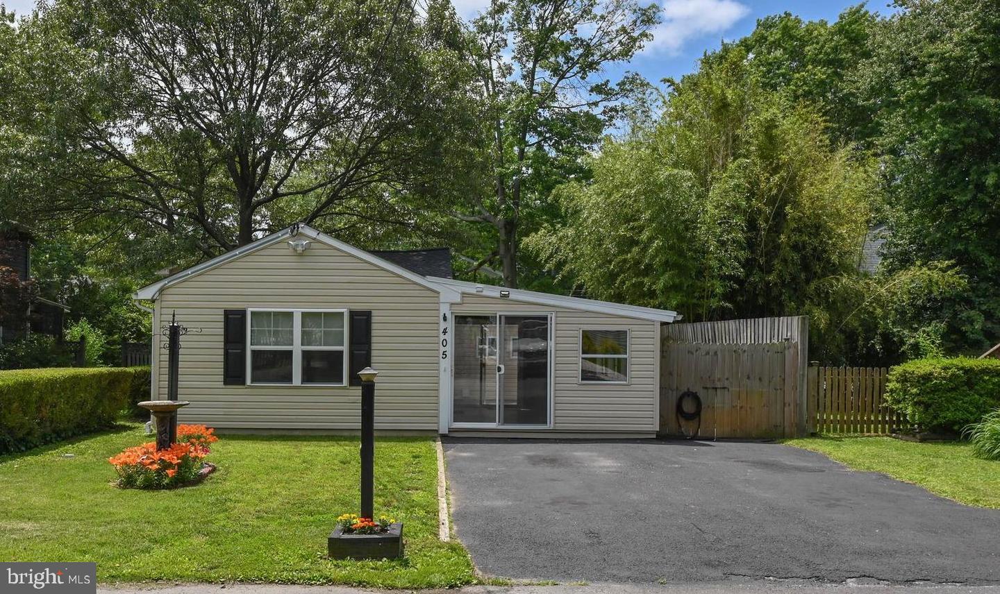 405 Bayview Drive, Edgewater