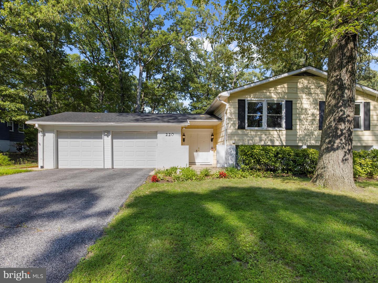 220 Falcon Drive, Pasadena