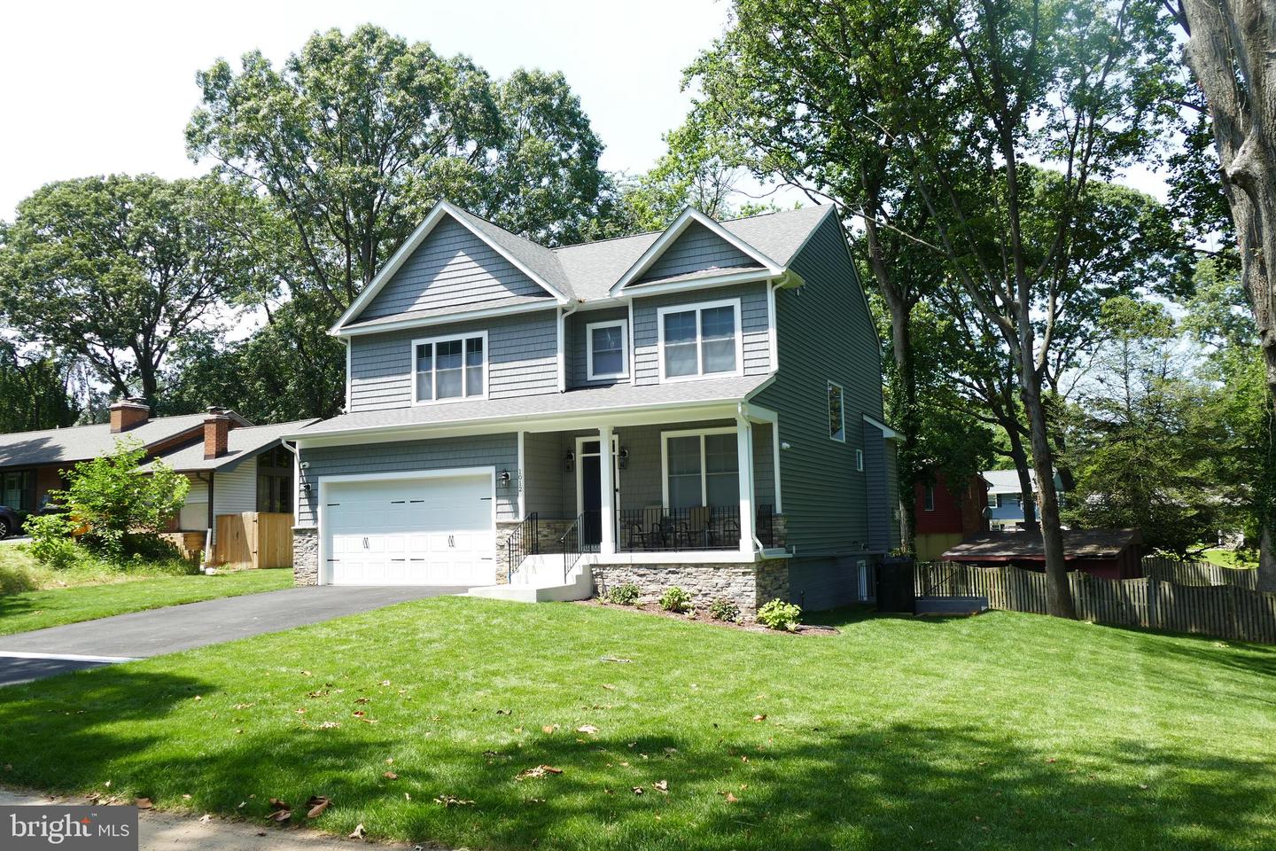 207 Beverley Avenue, Edgewater