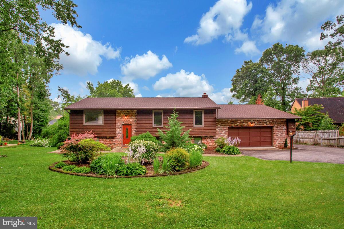 1428 Oak Bluff Road, Edgewater