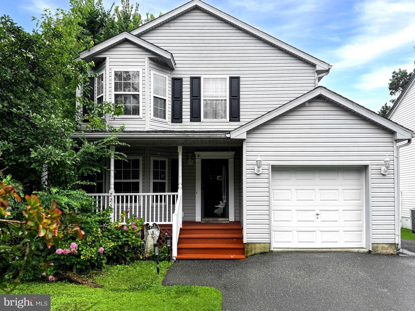 225 Cadle Avenue, Edgewater