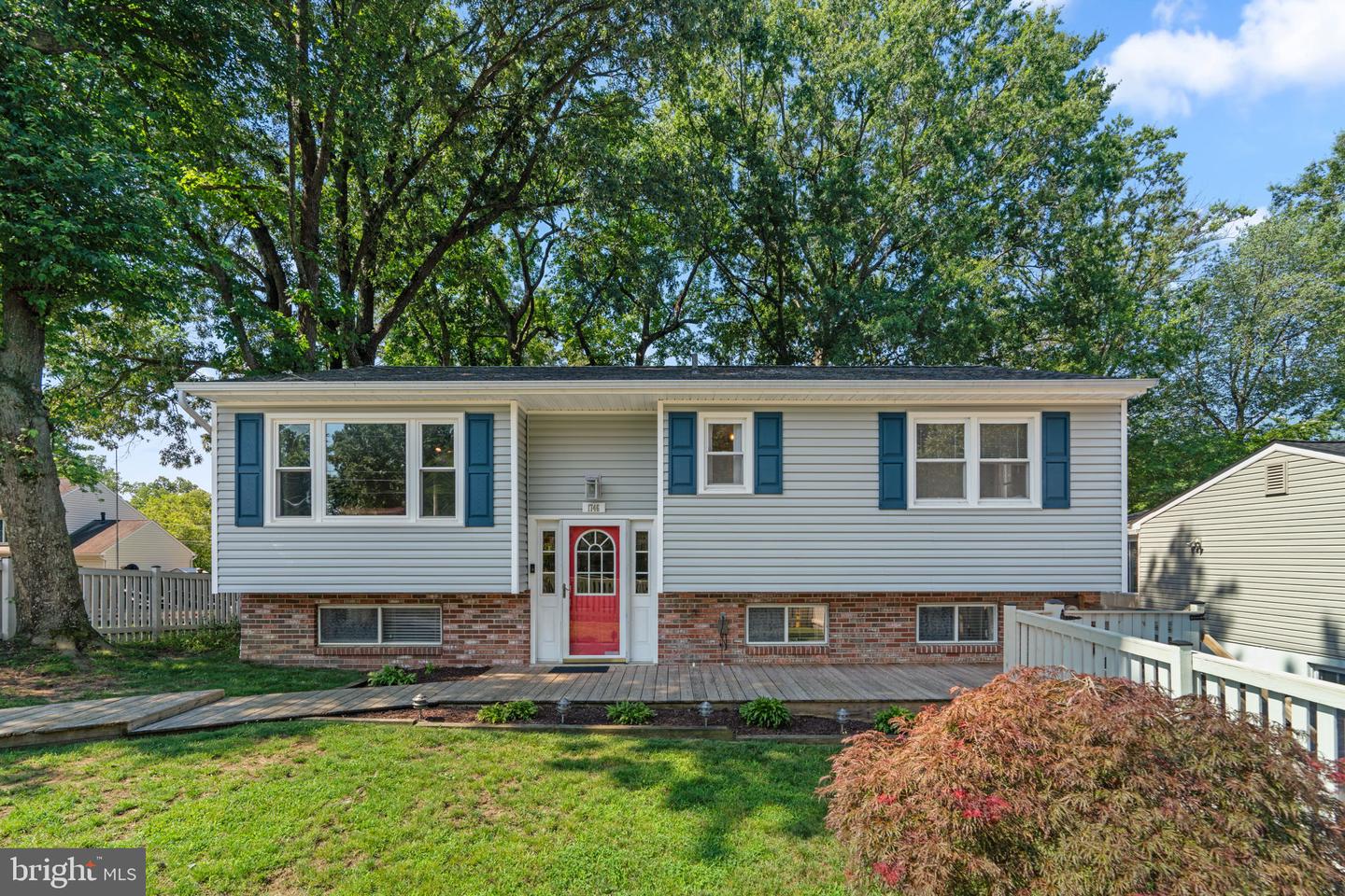 1746 Tacoma Road, Edgewater