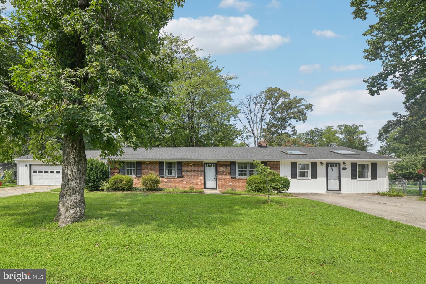916 Edgewood Road, Edgewater