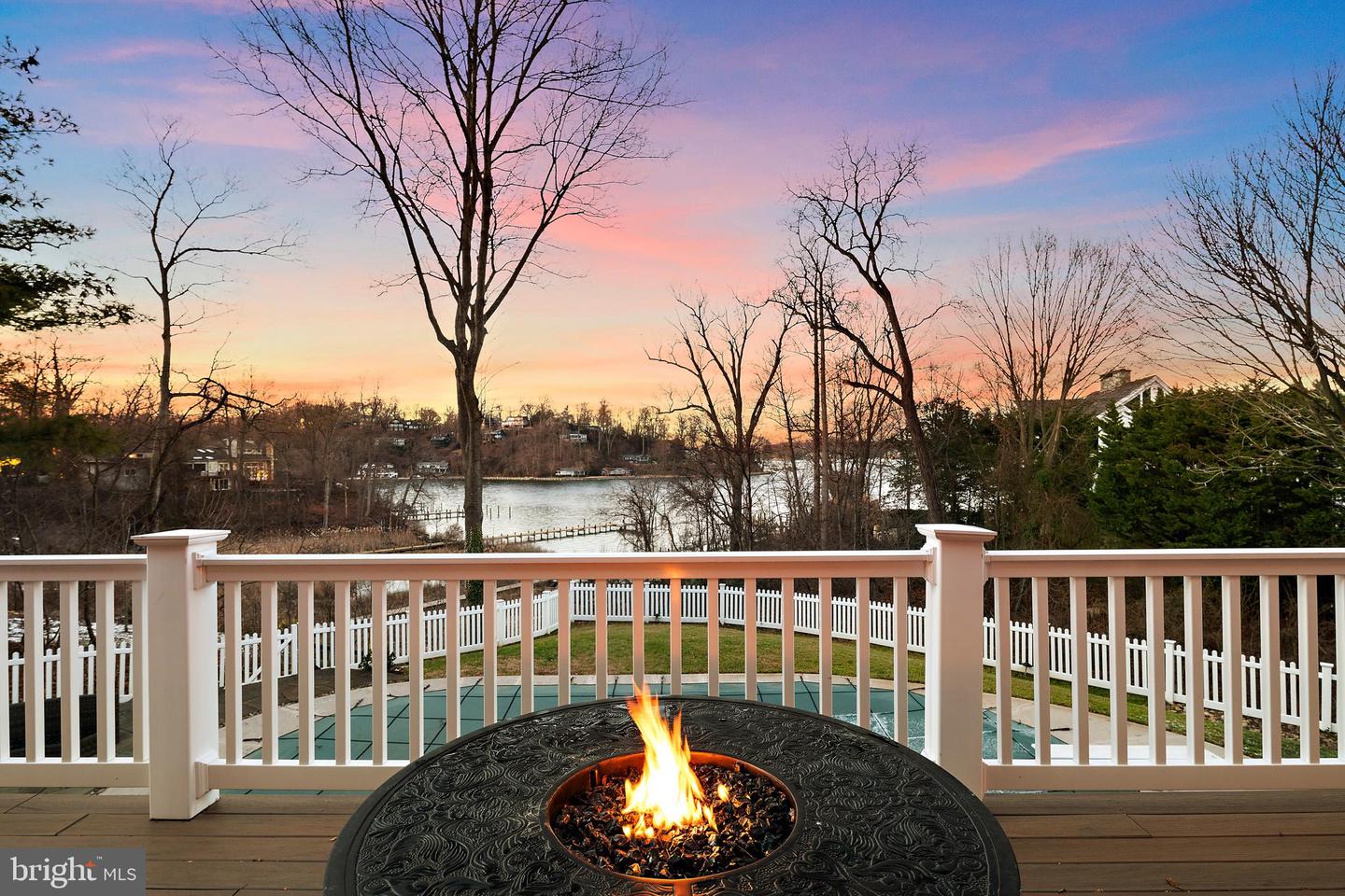 812 Coachway