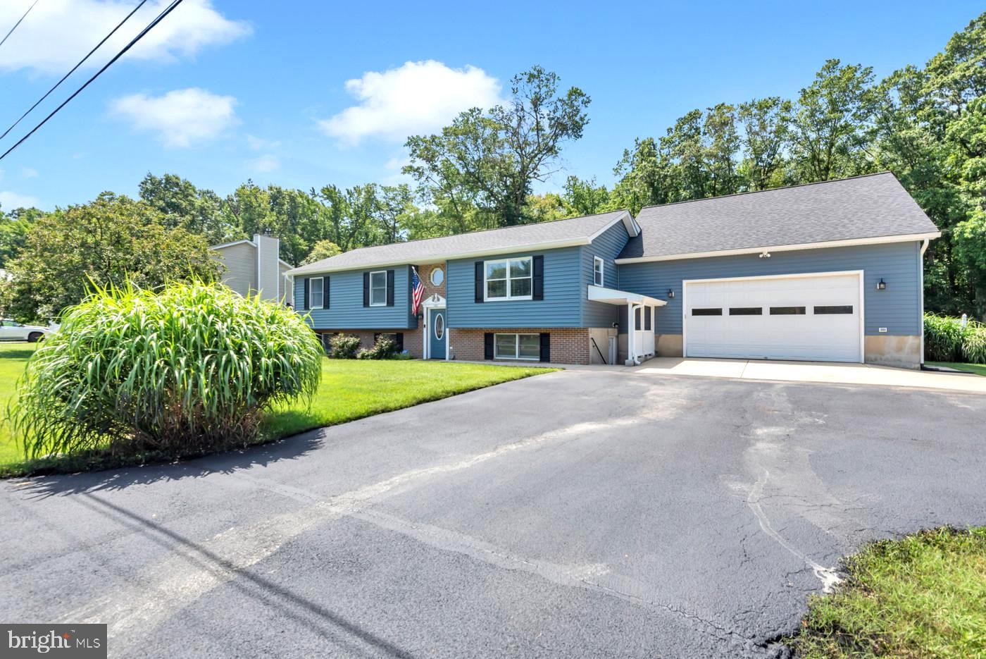 1521 Warfield Road, Edgewater