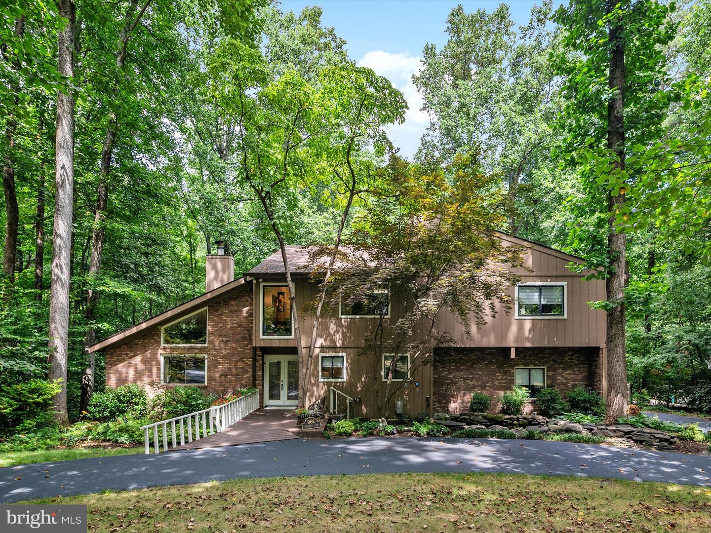 966 Coachway, Annapolis