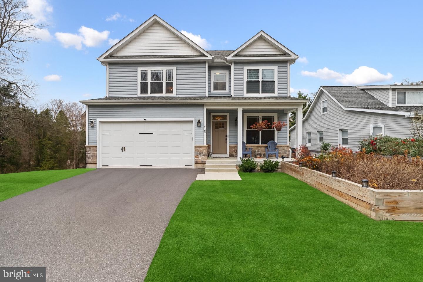 596 West Drive