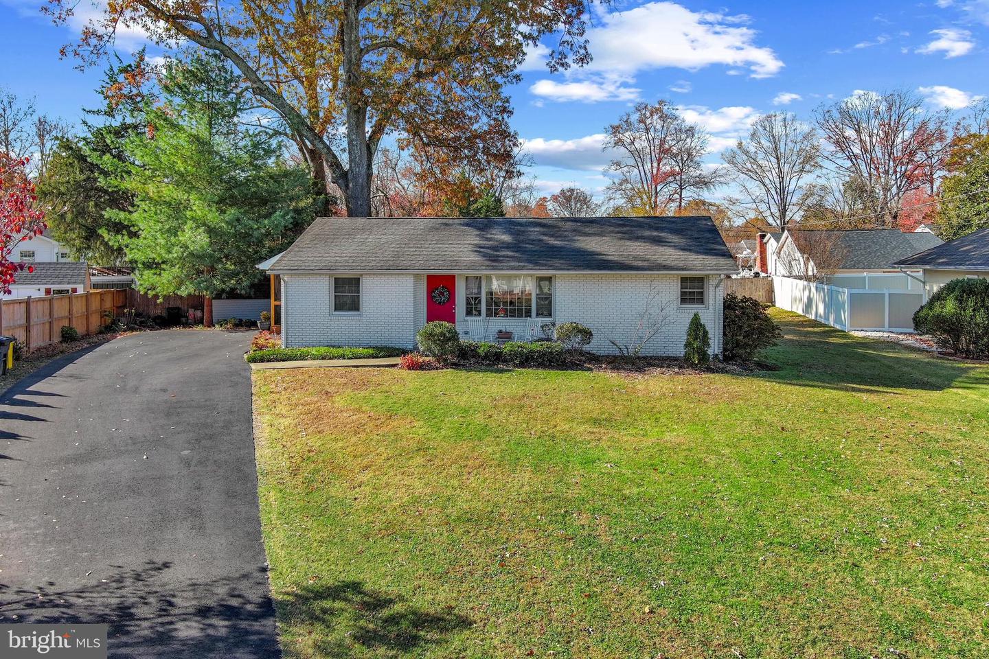 3064 Centre Road, Riva