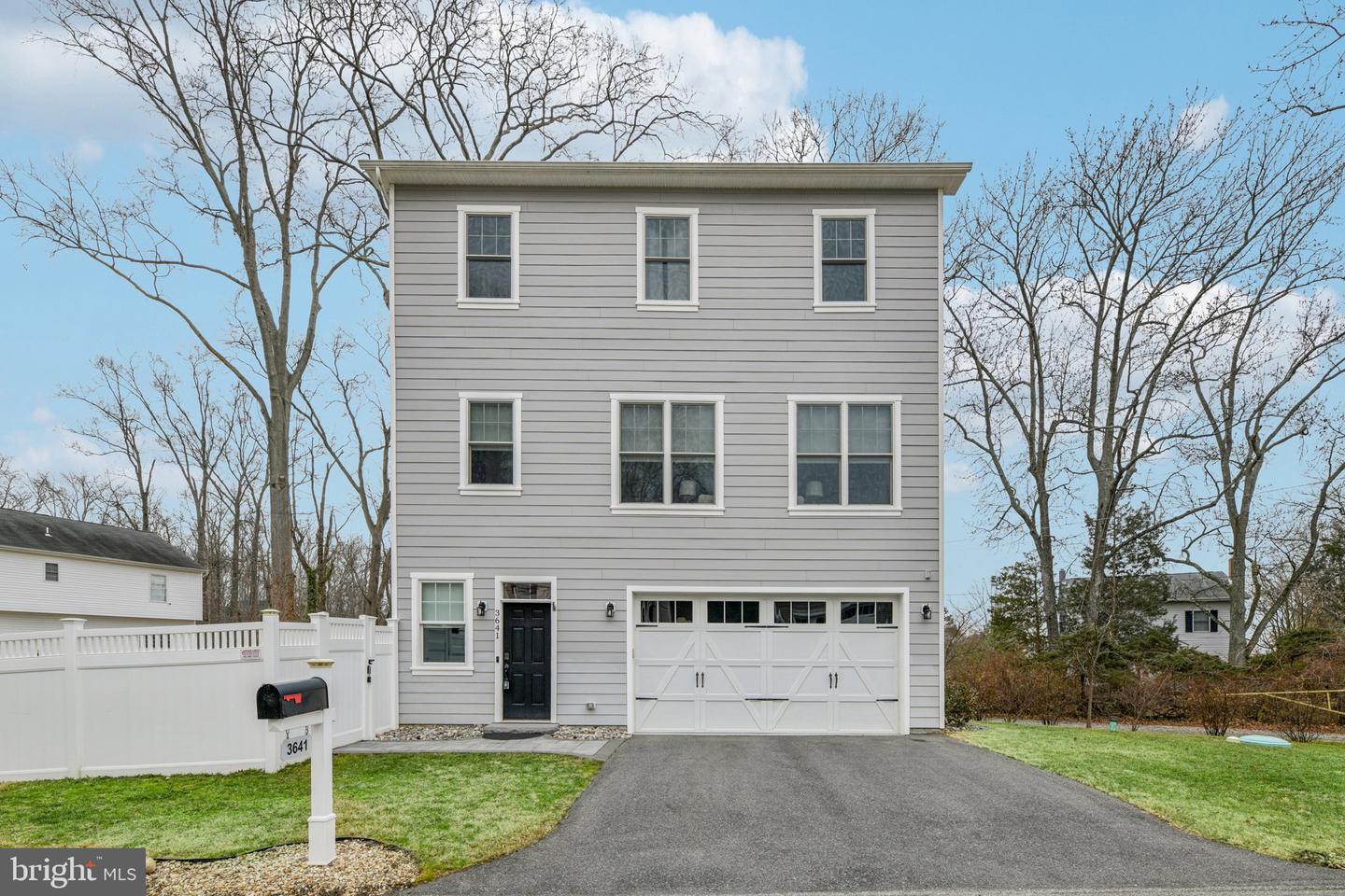 3641 Beach Drive Boulevard, Edgewater
